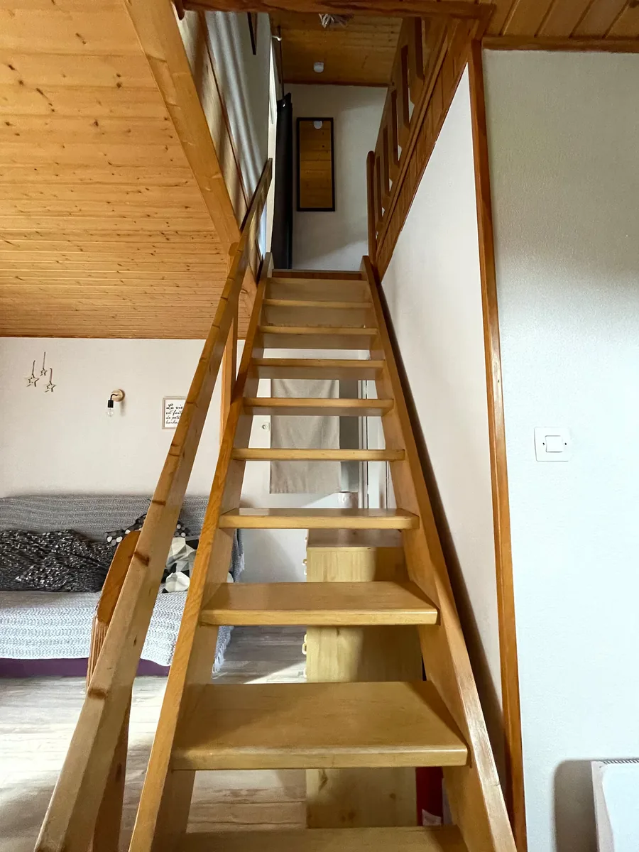 Escalier vers les chambres